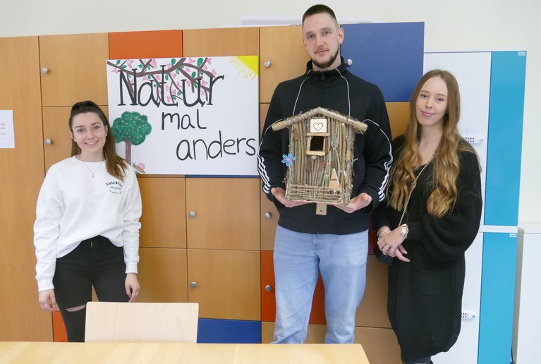 Beim Projekt "Natur mal anders" wurde ein Vogelhaus aus gesammelten Ästen gebastelt.