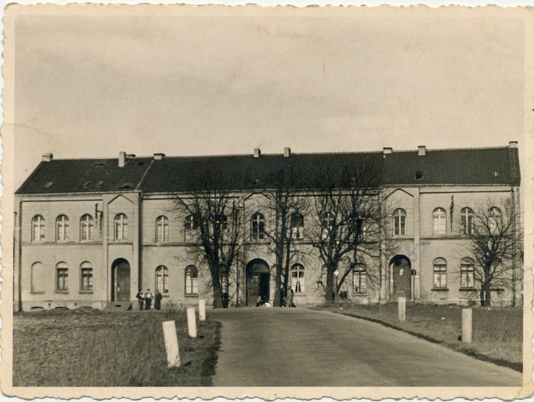 An der Stelle der heutigen Franz Sales Werkstätten in Steele-Horst stand früher dieses Schulhaus.