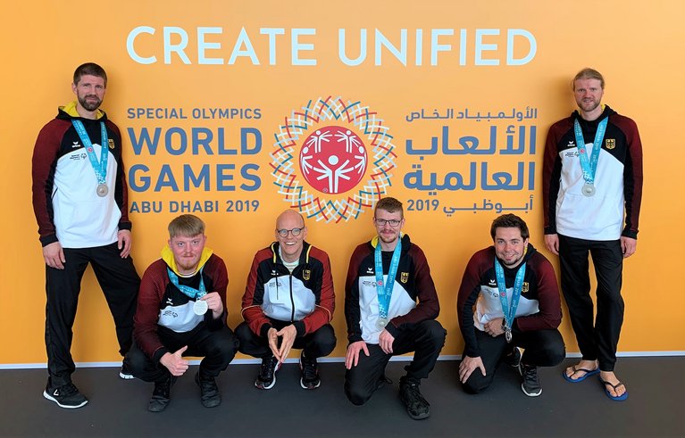 Die Essener Olympia-Teilnehmer (von links) Christoph Dresler, Pascal Bergner, Ulrich Reploh (Coach), Dominik Markuszewski, Michael Dudziak, Thomas Dresler.
 