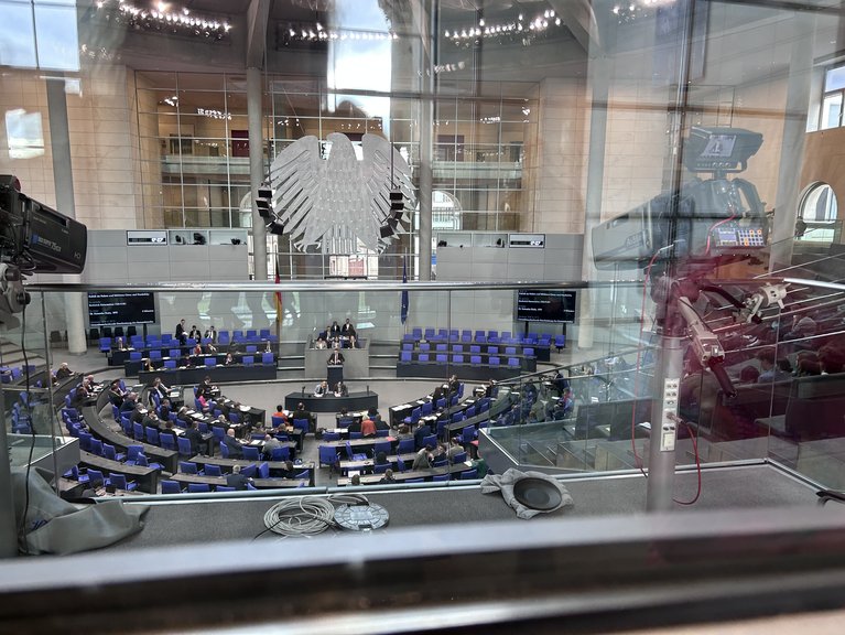 Die Gruppe konnte eine Sitzung des Bundestags von der Besucher-Tribüne verfolgen.