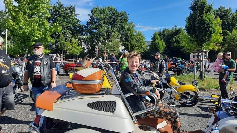 Mutig stiegen die Jugendlichen auf die großen Trikes.